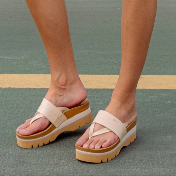 Reef Vista Higher Lennox Platform Sandal - Picture 2 of 9